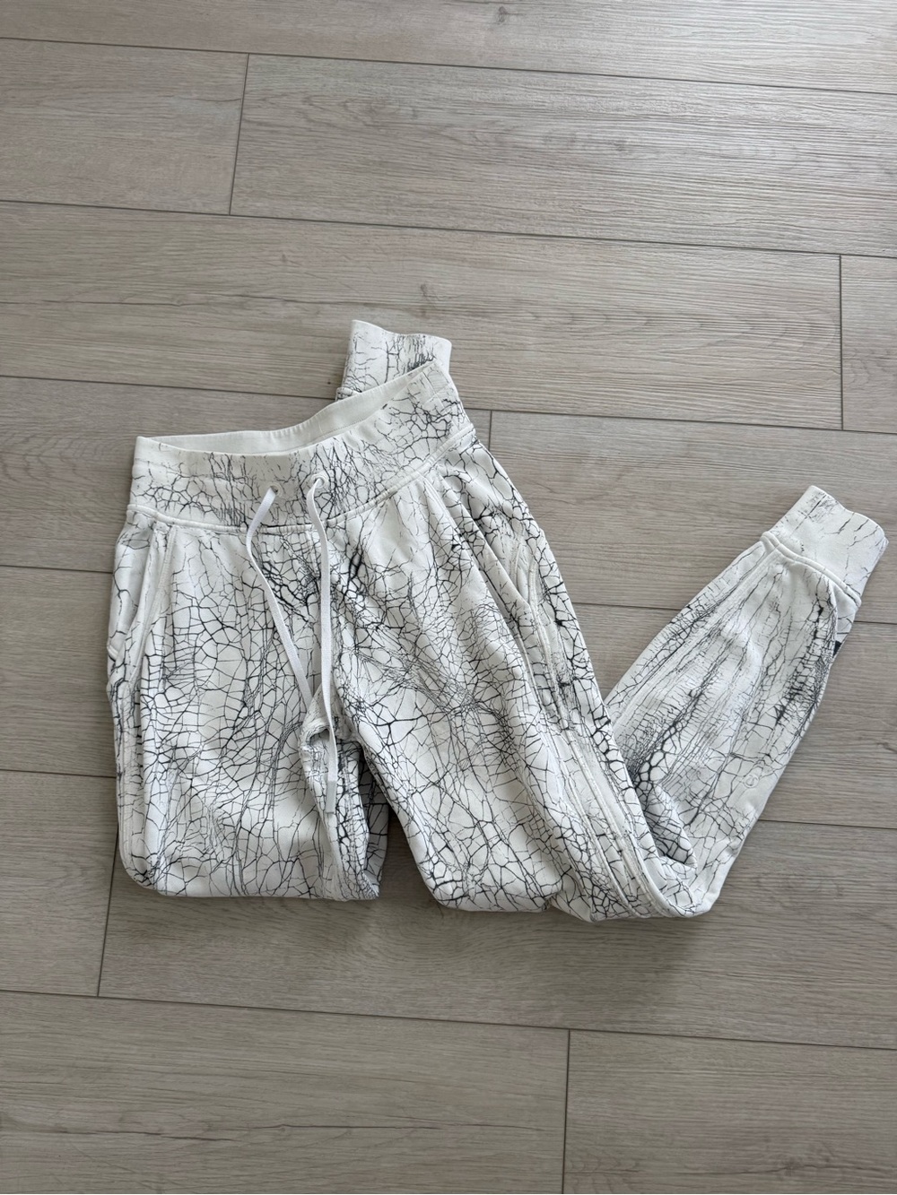 Lululemon White Crackle-Print Jogger Pants